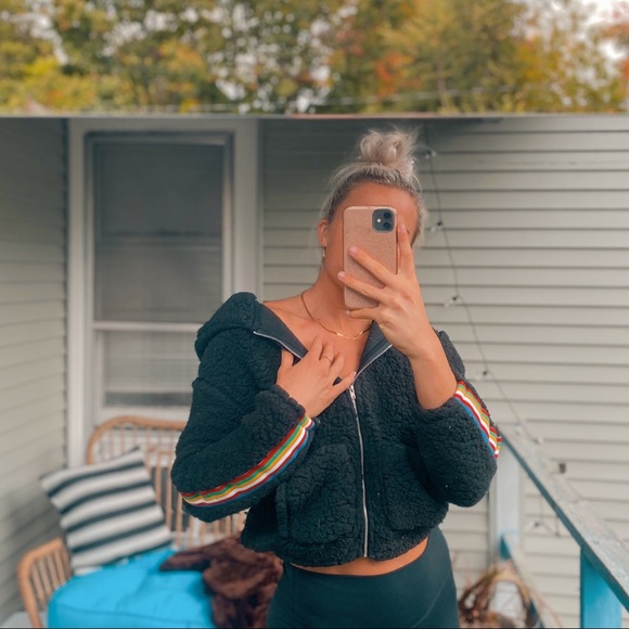 black sherpa crop zip up - Picture 2 of 2